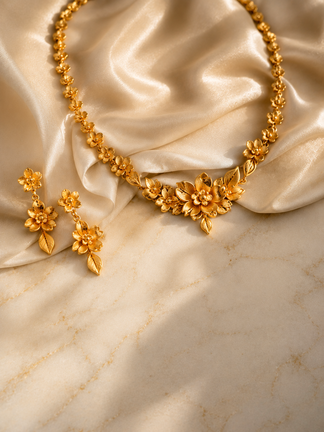 Floral gold necklace for everyday wear