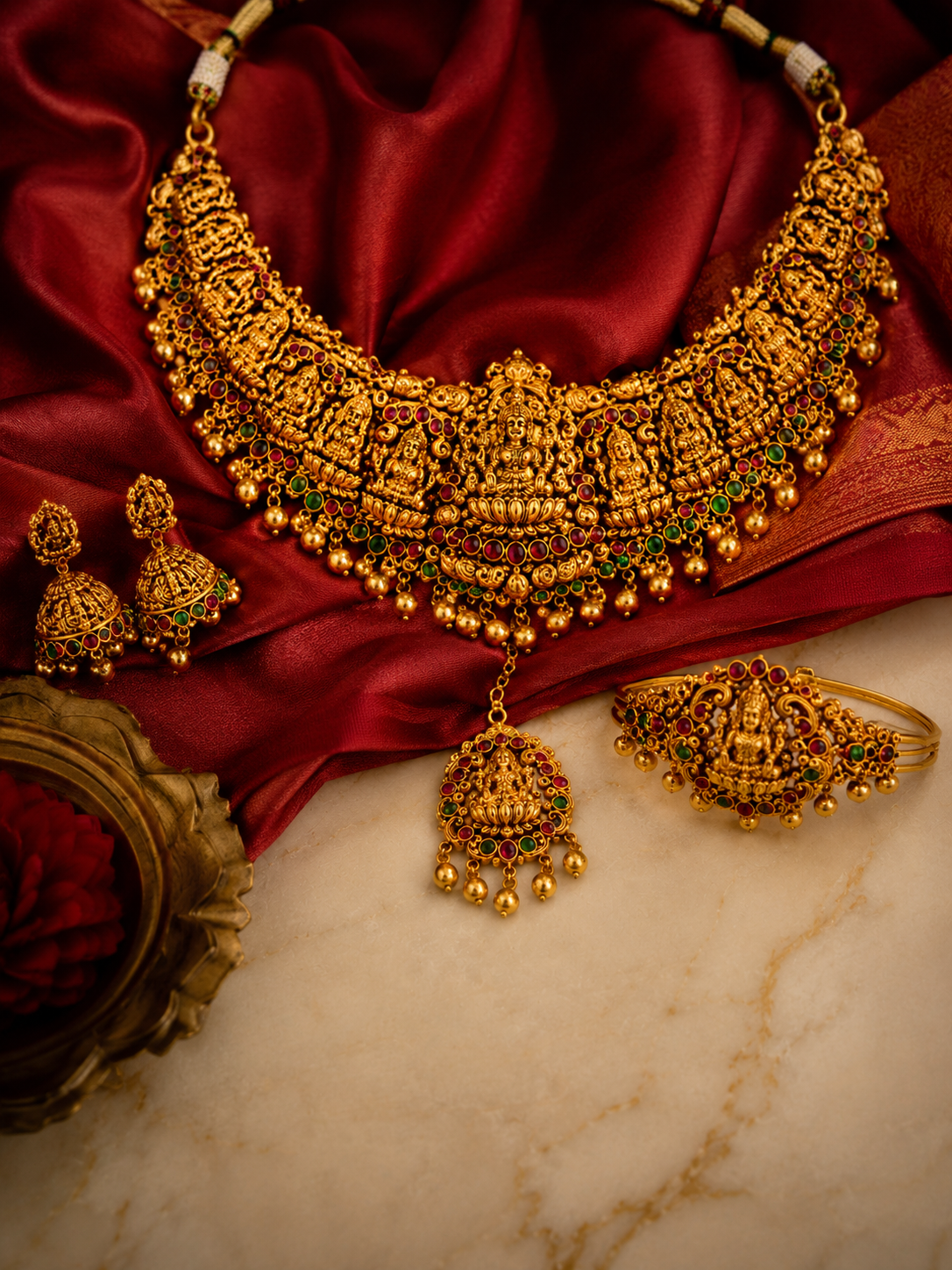Royal heritage bridal necklace in gold