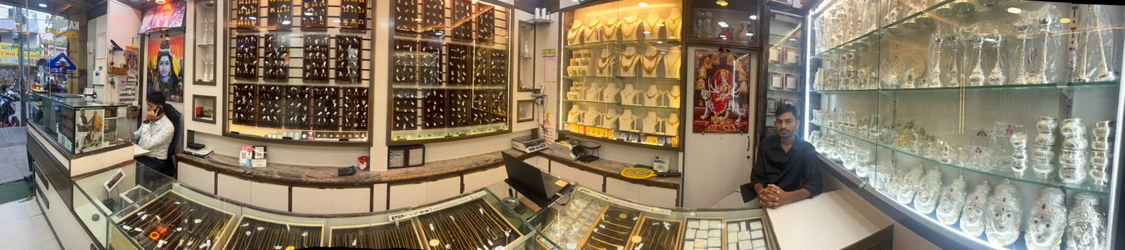 Gold and silver jewellery display